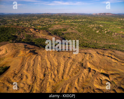 Une vue aérienne de Domboshawa rock, Zimbabwe. Banque D'Images