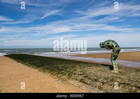 La sculpture l'homme de demain faites par la mer de Catherine François à Knokke-Heist, Belgique Banque D'Images