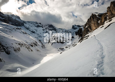 Empreintes dans Picos de Europa Banque D'Images