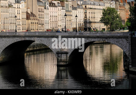 France, Paris (75), Pont Saint Michel, appartement maisons sur la rive gauche de la Seine Banque D'Images