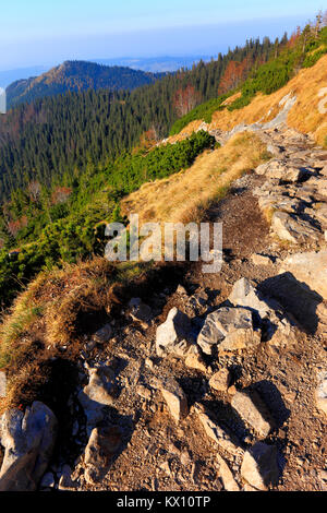 La Pologne, Tatras, Zakopane - Passer sous le pic Grzybowiec, avec panorama des Tatras Banque D'Images