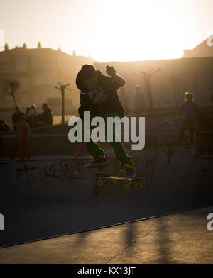 Skater dans l'air Banque D'Images