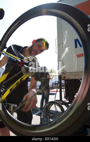 Mécanicien vélo Direct Energie Banque D'Images