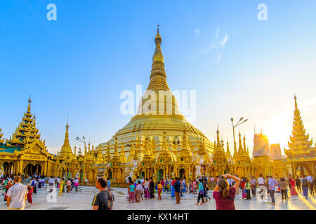 Paya Shwedagon à Yangon, Myanmar Banque D'Images