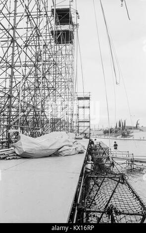 Bâtiment de scène pour Jean Michel Jarre concert Europe en Concert tour, Séville, mise en scène d'Edwin Shirely Staging construit dans le lac à l'Expo de Séville, centre Lago de la Cartuja, Espagne, 1er/2e Octobre 1993 Banque D'Images