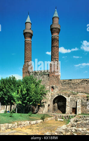 Çifte Minerali Medrese, ou double (Madrasa construite 1271-72) un ancien de l'école islamique seldjoukide à Sivas, Turquie Banque D'Images