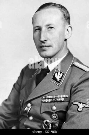 Reinhard Tristan Eugen Heydrich était un haut fonctionnaire nazi pendant la Seconde Guerre mondiale, et d'un principal architecte de l'Holocauste. Il était un général SS-Obergruppenführer und der Polizei (Chef de groupe senior et général de la police) ainsi que le chef de l'Office de sécurité du Reich (y compris la Gestapo, Kripo, et SD). Banque D'Images