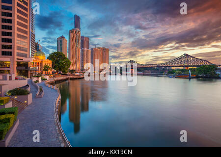 Brisbane. Cityscape image de Brisbane, Australie skyline pendant le lever du soleil. Banque D'Images