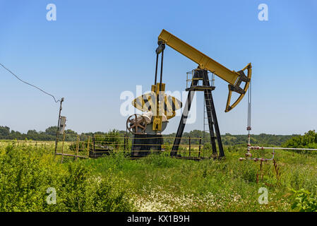 La pompe est prise sur le terrain. Caucase du Nord. Banque D'Images