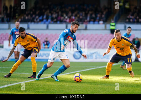 Naples, Italie. 06 Jan, 2018. Dries Mertens de S.S.C. Napoli au cours de la Serie A TIM match entre SSC Napoli et Hellas Vérone au Stadio San Paolo de Naples. SSC Napoli bat l'Hellas Vérone avec le score de 2-0. Credit : Emanuele Sessa/Pacific Press/Alamy Live News Banque D'Images