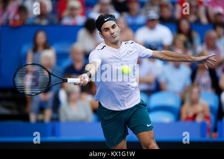 Perth, Australie. 6 janvier, 2017. La Suisse de Roger Federer renvoie la balle à l'adversaire Alexander Zverev en finale de la Hopman Cup à Perth, Australie, Janvier 6, 2018. Crédit : Trevor Collens/Alamy Live News Banque D'Images