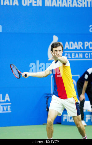 Pune, Inde. 6 janvier 2018. Gilles Simon de France en action à la finale de la des célibataires la concurrence au Maharashtra ouverte Tata tournament à Mahalunge Balewadi Tennis Stadium à Pune, en Inde. Credit : Karunesh Johri/Alamy Live News. Banque D'Images