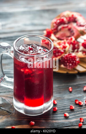 Verre de jus de grenade Banque D'Images