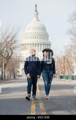 Un jeune couple dans l'amour à Washington, DC Banque D'Images