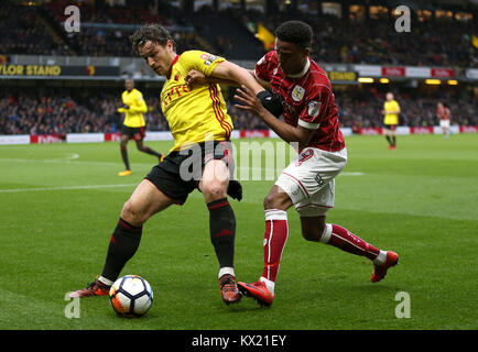 Le Daryl Janmaat et Watford Bristol City's Niclas Eliasson en action au cours de la FA Cup, troisième tour match à Vicarage Road, Watford. Banque D'Images