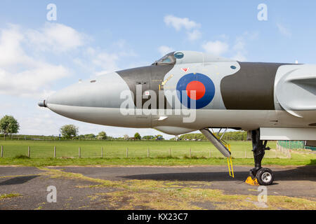 Un portrait photo de Avro Vulcan B2 XJ823 au Musée de l'Aviation de Solway en Cumbria, Angleterre. Le vulcain était un bombardier en aile delta d'abord produite en 1960. Banque D'Images