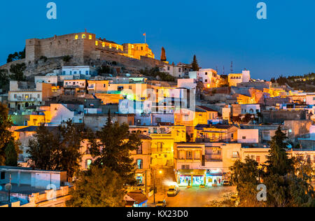 Skyline nuit d'El Kef, une ville du nord-ouest de la Tunisie Banque D'Images