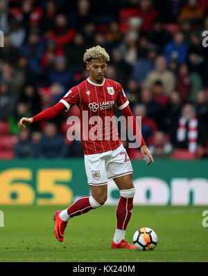 Lloyd Kelly de Bristol City en action pendant la coupe FA, troisième manche de match à Vicarage Road, Watford.PRESS ASSOCIATION photo. Date de la photo: Samedi 6 janvier 2018. Voir PA Story FOOTBALL Watford. Le crédit photo devrait se lire: Steven Paston/PA Wire. RESTRICTIONS : aucune utilisation avec des fichiers audio, vidéo, données, listes de présentoirs, logos de clubs/ligue ou services « en direct » non autorisés. Utilisation en ligne limitée à 75 images, pas d'émulation vidéo. Aucune utilisation dans les Paris, les jeux ou les publications de club/ligue/joueur unique. Banque D'Images