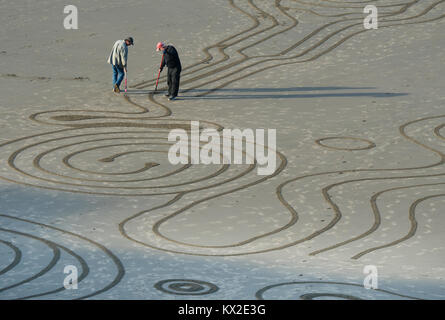 Artiste du sable Denny Dyke, "cercles dans le sable', sable temporaire sur labyrinthe, plage de Bandon Bandon, Oregon Coast Banque D'Images