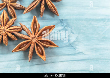 Close-up de la badiane sur Vintage Table. Focus sélectif. Banque D'Images
