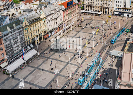 Le Ban Jelacic Square est la place centrale de la capitale croate. Il est situé dans la ville basse (Donji grad) de Zagreb, Croatie, Europe Banque D'Images