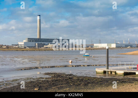 Fawley Power Station 2018 decommisioned (2013), l'eau, Southampton Solent, Hampshire, Angleterre, Calshot, UK Banque D'Images