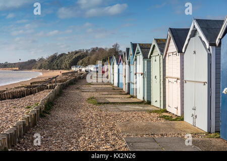 Cabines de plage, Calshot, Solent, Southampton, Hampshire, England, UK Banque D'Images