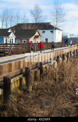 Barrière de protection contre les crues primaire le long des rives du fleuve Fraser à Steveston (Colombie-Britannique) Banque D'Images