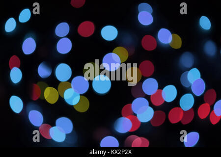 Feux de flou artistique de bleu, violet, rose couleur sur noir pour abstract background Banque D'Images