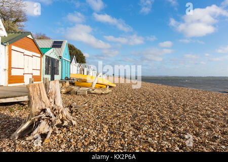 Cabines de plage, Calshot, Solent, Southampton, Hampshire, England, UK Banque D'Images