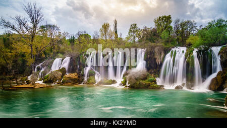 Une longue exposition de droit ou cascades Kravica de Bosnie-Herzégovine Banque D'Images