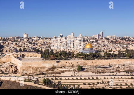 La ville sainte Jérusalem vue depuis l'Oelberg sur la vieille ville et le Mont du Temple Israël Voyage Banque D'Images