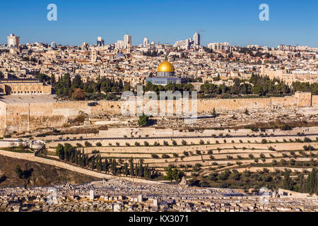 La ville sainte Jérusalem vue depuis l'Oelberg sur la vieille ville et le Mont du Temple Israël Voyage Banque D'Images