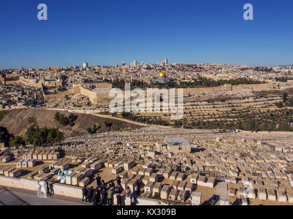 La ville sainte Jérusalem vue depuis l'Oelberg sur la vieille ville et le Mont du Temple Israël Voyage Banque D'Images