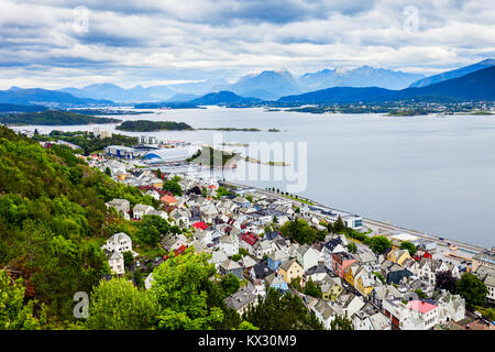 Alesund aerial vue panoramique de Fjellstua ou Utsiktspunkt point de vue sur le mont Aksla Fjellstua à Alesund, Norvège Banque D'Images