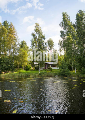 Cabane au bord du lac - Finlande Banque D'Images