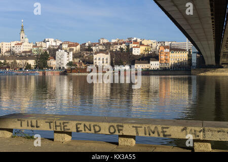 Toits de vieux Belgrade vu du dessous Branko Bridge en fin d'après-midi. Banque D'Images