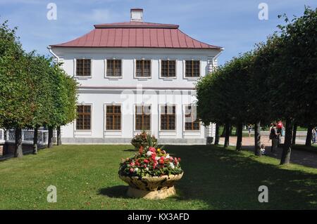 Le palais de Marly, PETERHOF, St.Petersburg Banque D'Images