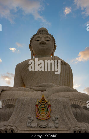 19 février 2016 Phuket Thailande Chalong Le Grand Bouddha de Phuket au coucher du soleil Banque D'Images