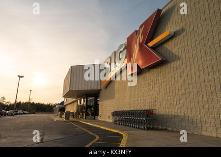 Coucher de soleil sur l'ancien centre commercial de Kmart à Lexington, SC Décembre 2018 Banque D'Images