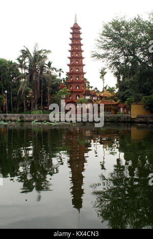 Chua pagode Tran Quoc sur le Lac Ho Tay Banque D'Images