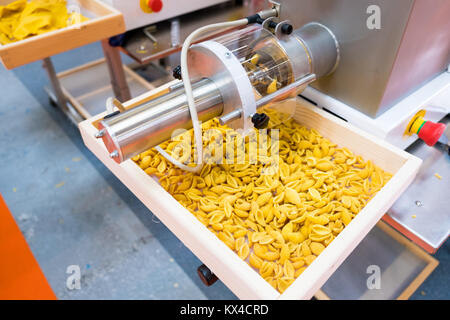 Pasta Factory automation traitement techniques de dessin de ligne de production. Banque D'Images