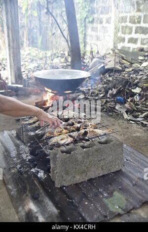 Une cuisine traditionnelle de style cuisine philippine dans le jardin Banque D'Images