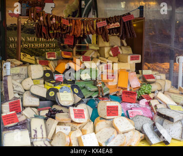 VIENNE, AUTRICHE - 04 DÉCEMBRE 2017 : fromagerie au marché Naschmarkt Banque D'Images