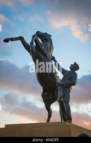 Newmarket Newmarket Suffolk Royaume-uni, la statue d'Étalon, un site remarquable situé près de l'entrée du célèbre hippodrome Suffolk, Angleterre, Royaume-Uni. Banque D'Images