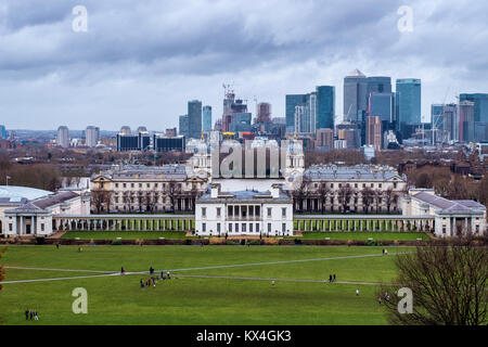 Londres, Greenwich.Vue depuis le Parc de Greenwich,Old Royal Naval College, Queen's House & Canary Wharf Banks & financial district sur l'Isle of Dogs Banque D'Images