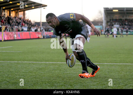 Vereniki Goneva Newcastle Falcons s'exécute dans sa tente au cours de l'Aviva Premiership match à Kingston Park, Newcastle. Banque D'Images