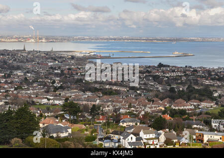 Vue sur le port de Dun Laoghaire, au sud du comté de Dublin en Irlande Banque D'Images