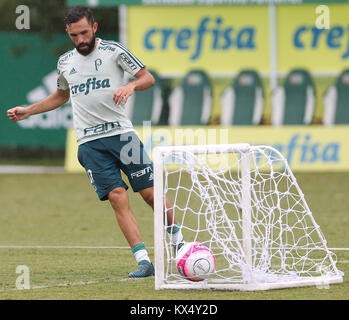 Sao Paulo, Brésil. 07Th Jan, 2018. SÃO PAULO, SP - 07.01.2018 : TREINO N PALMEIRAS - Le joueur Allione, de se Palmeiras, au cours de la formation, à l'Académie de football. (Photo : Cesar Greco/Fotoarena) Crédit : Foto Arena LTDA/Alamy Live News Banque D'Images