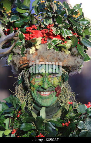 Londres, Royaume-Uni. 07Th Jan, 2018. Célébrations de la Douzième nuit à Londres le 7 janvier 2018. L'homme mène la procession de houx d'un après-midi de wassailing, le vin, la musique, la danse et le conte. Credit : Monica Wells/Alamy Live News Banque D'Images